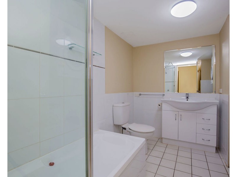 4/64-66 Queen Street, Southport QLD 4215