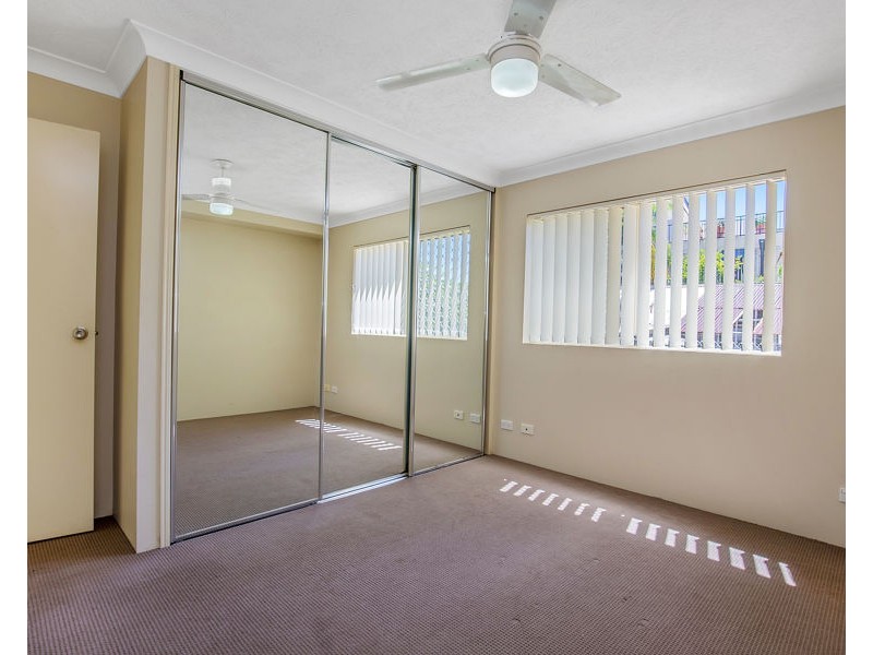 4/64-66 Queen Street, Southport QLD 4215