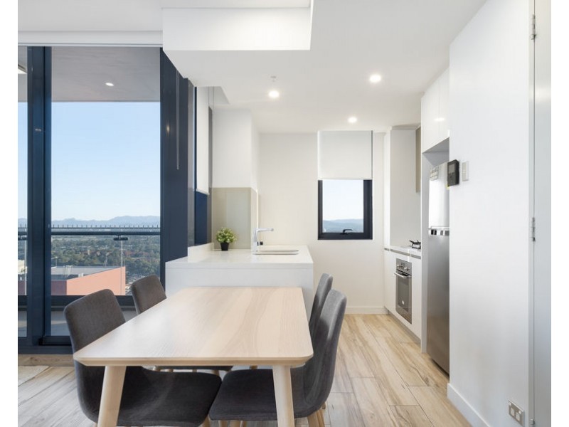 2 Como Crescent, Southport QLD 4215