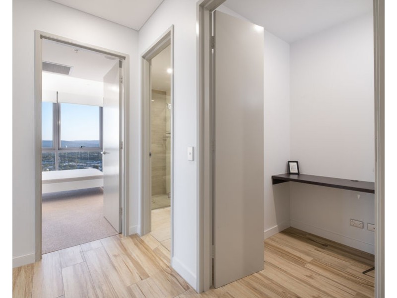 2 Como Crescent, Southport QLD 4215