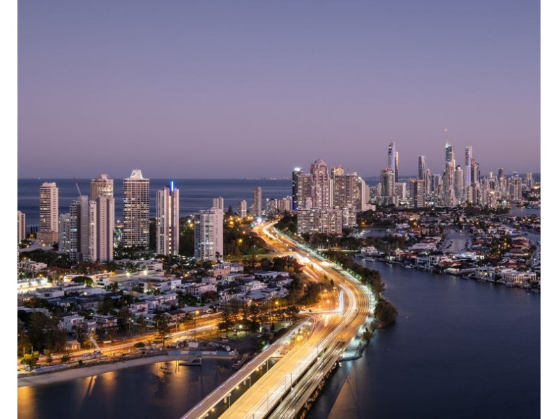 2 Como Crescent, Southport QLD 4215