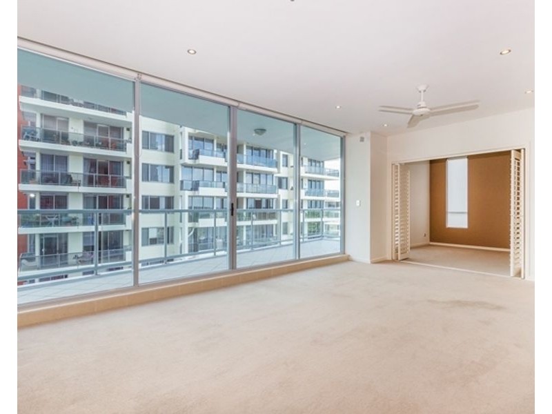 902/1 Como Crescent, Southport QLD 4215