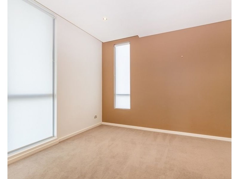 902/1 Como Crescent, Southport QLD 4215