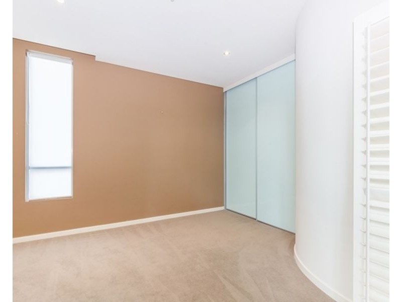 902/1 Como Crescent, Southport QLD 4215