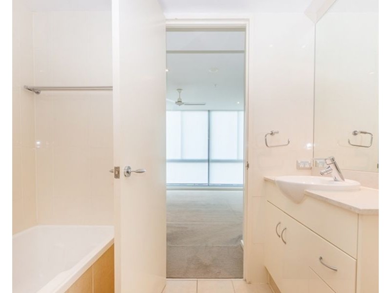 902/1 Como Crescent, Southport QLD 4215