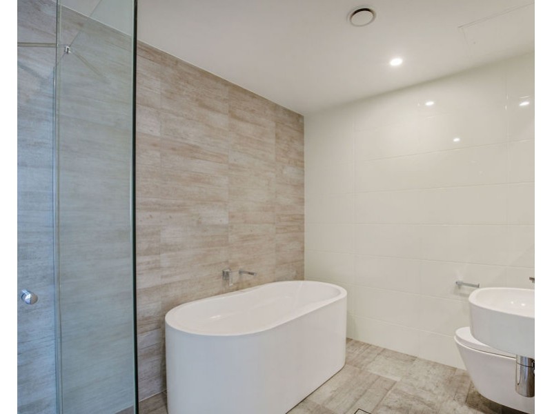 2511/2 Como Crescent, Southport QLD 4215