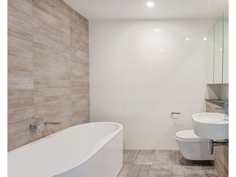 2511/2 Como Crescent, Southport QLD 4215