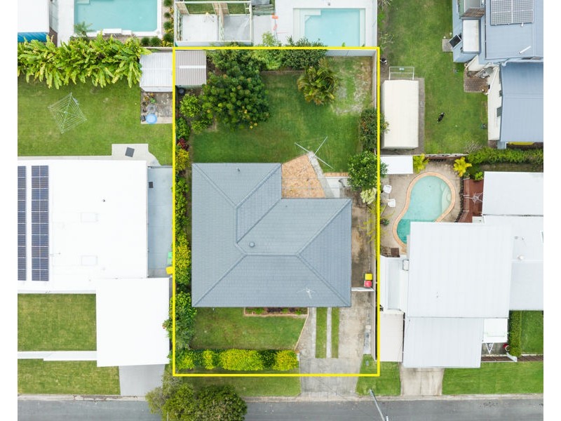 5 Collier Avenue, Biggera Waters QLD 4216