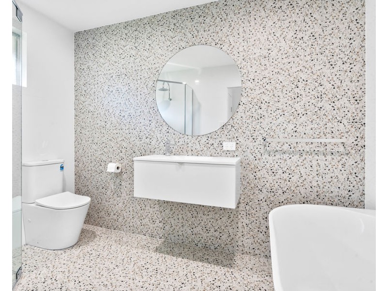 5 Collier Avenue, Biggera Waters QLD 4216