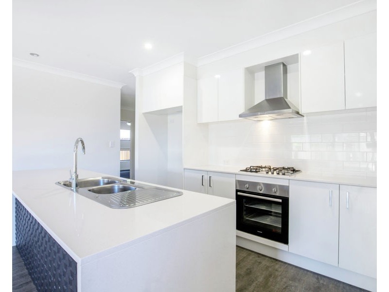 76 North View Street, Hope Island QLD 4212