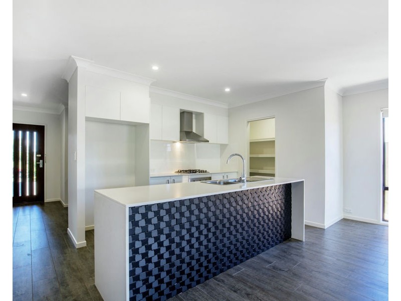 76 North View Street, Hope Island QLD 4212