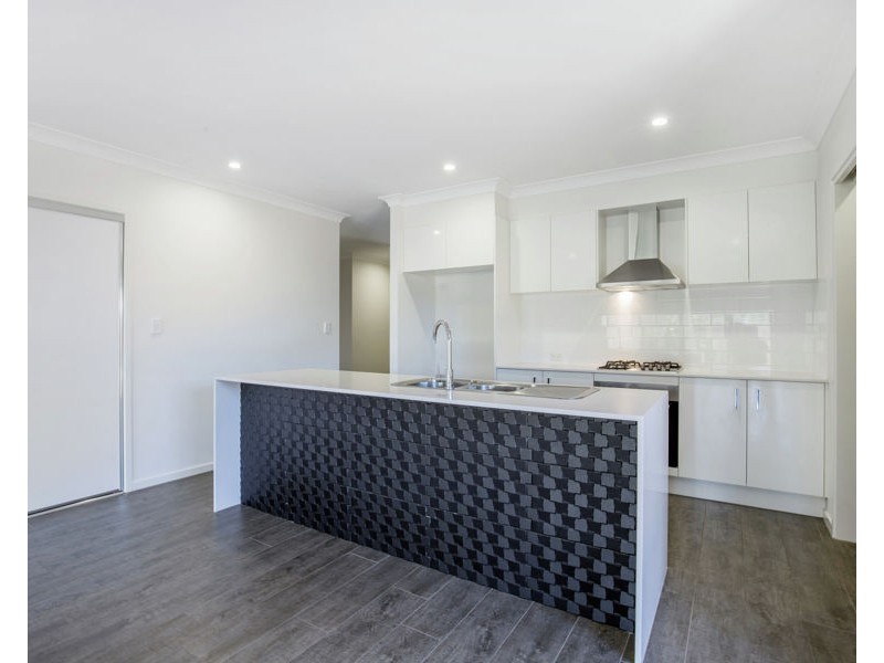 76 North View Street, Hope Island QLD 4212
