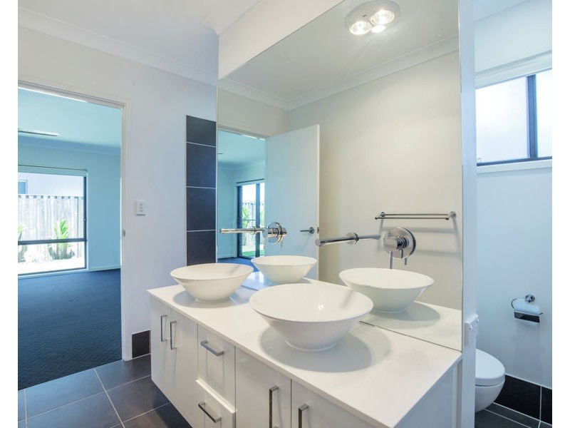 76 North View Street, Hope Island QLD 4212
