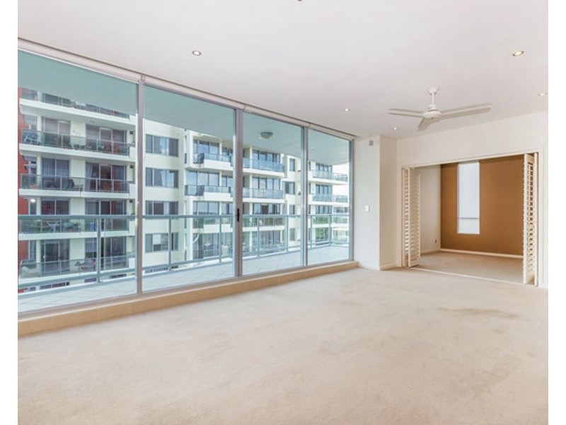 902/1 Como Crescent, Southport QLD 4215