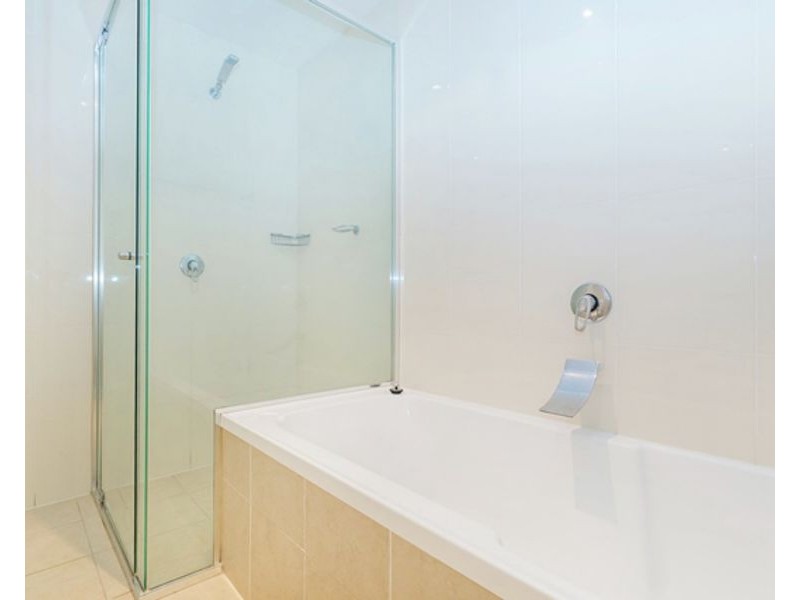 902/1 Como Crescent, Southport QLD 4215