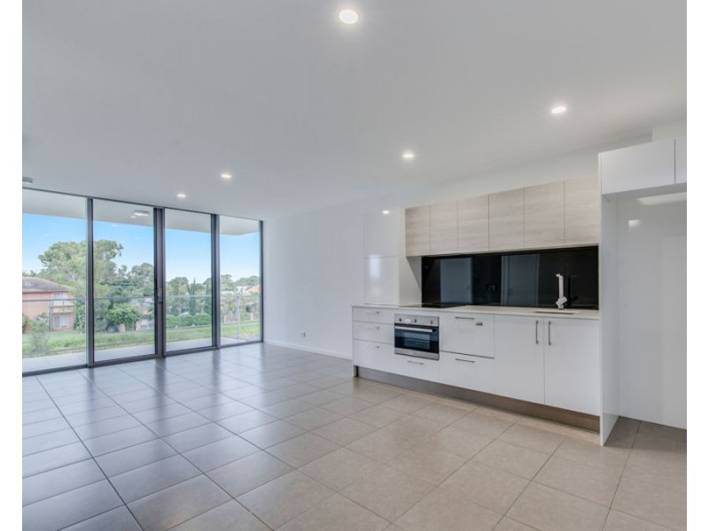 1318/6-8 Waterford Court, Bundall QLD 4217