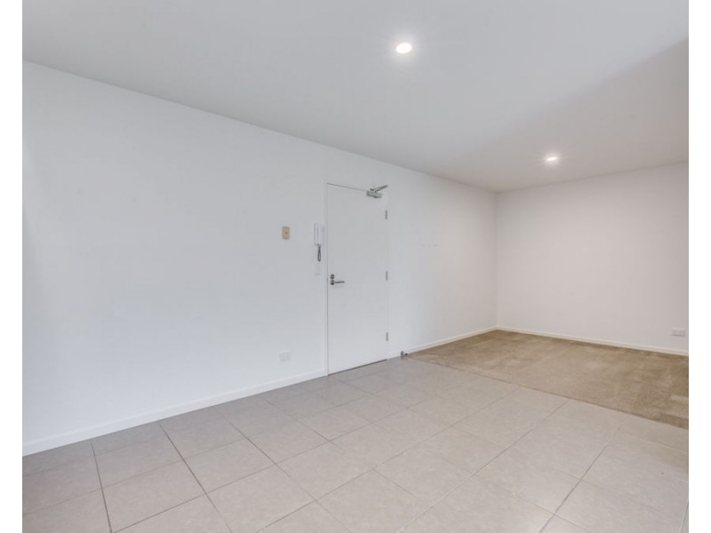 1318/6-8 Waterford Court, Bundall QLD 4217