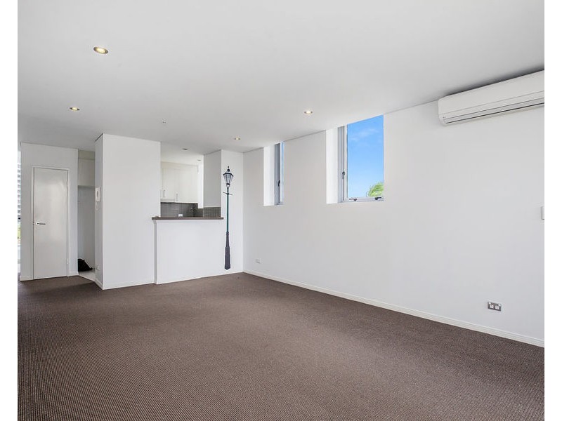 702/4 Como Crescent, Southport QLD 4215