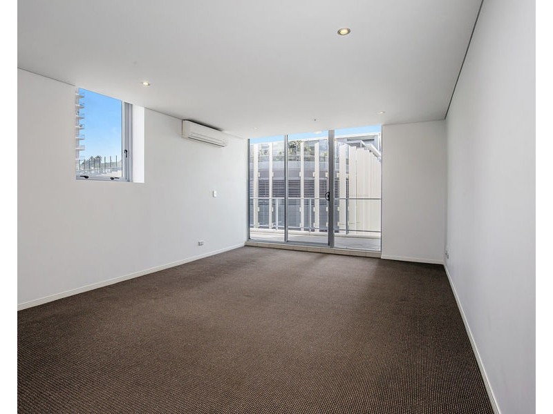 702/4 Como Crescent, Southport QLD 4215