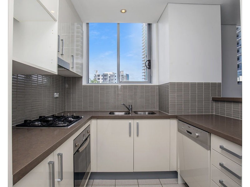 702/4 Como Crescent, Southport QLD 4215