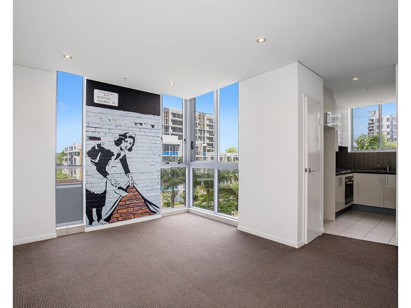 702/4 Como Crescent, Southport QLD 4215