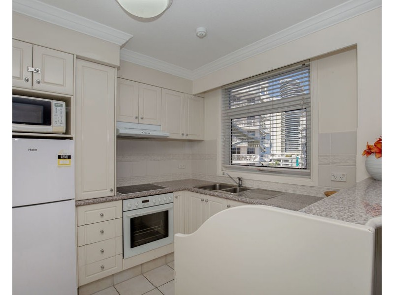 24 Queensland Avenue, Broadbeach QLD 4218