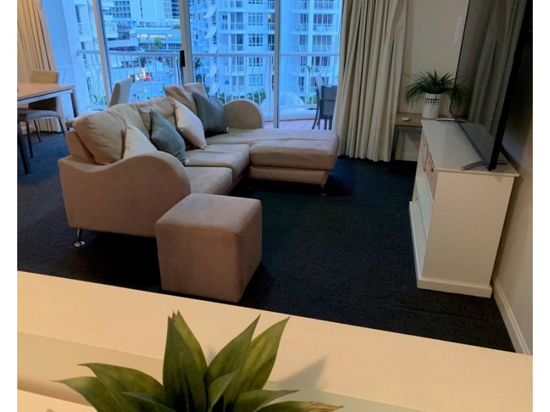 24 Queensland Avenue, Broadbeach QLD 4218