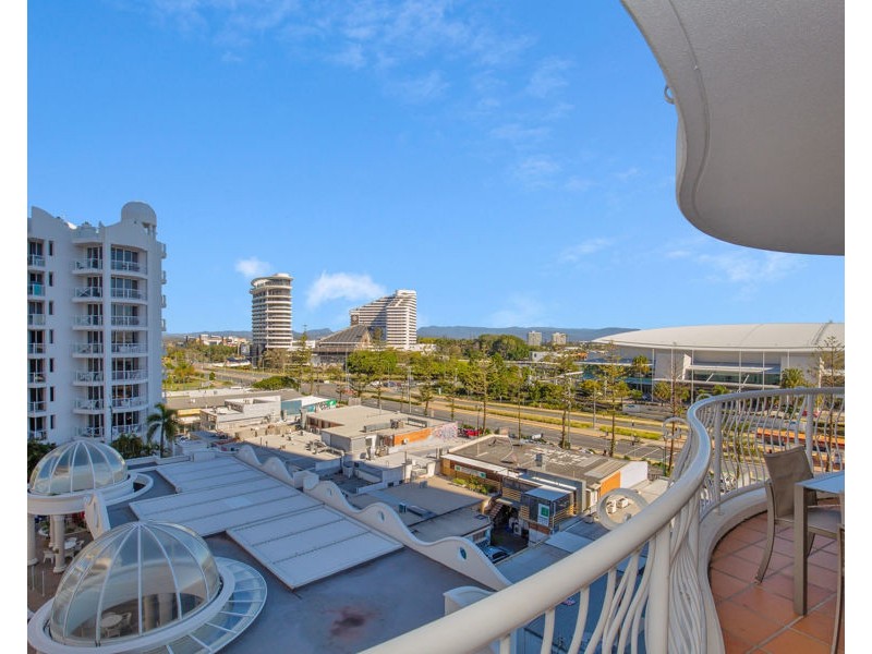 24 Queensland Avenue, Broadbeach QLD 4218