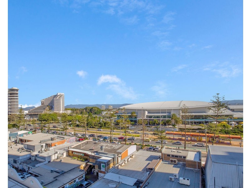 24 Queensland Avenue, Broadbeach QLD 4218