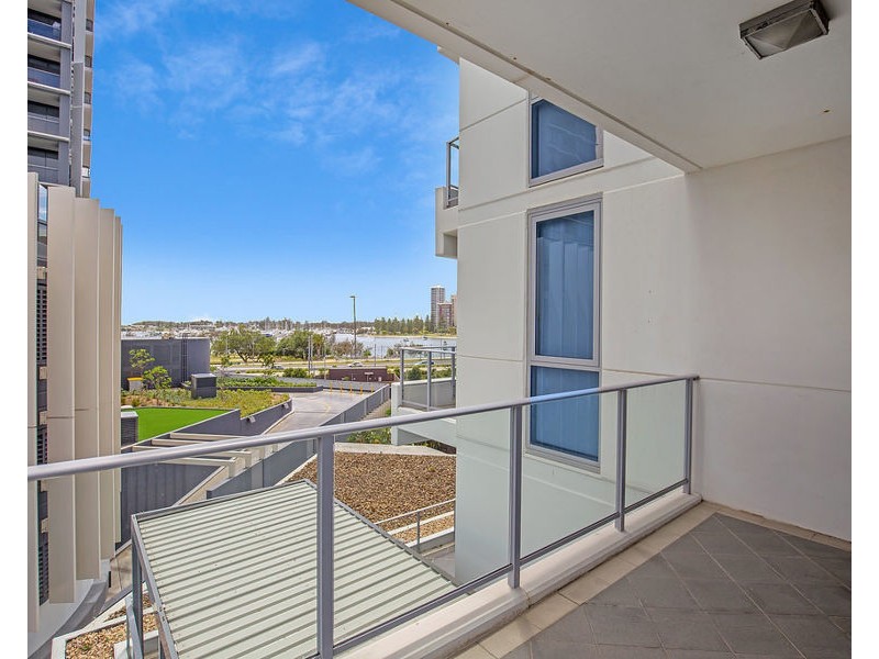 4 Como Crescent, Southport QLD 4215
