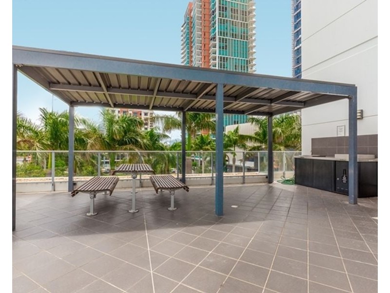 4 Como Crescent, Southport QLD 4215