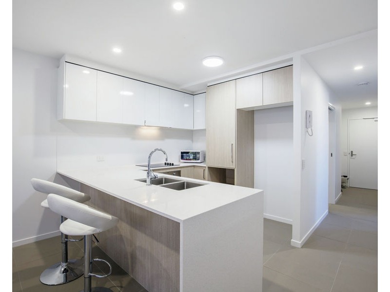 26 Spendelove Avenue, Southport QLD 4215