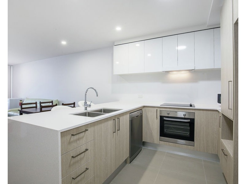 26 Spendelove Avenue, Southport QLD 4215