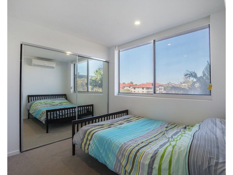 26 Spendelove Avenue, Southport QLD 4215