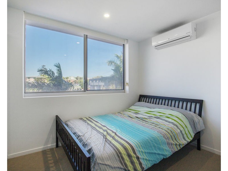 26 Spendelove Avenue, Southport QLD 4215