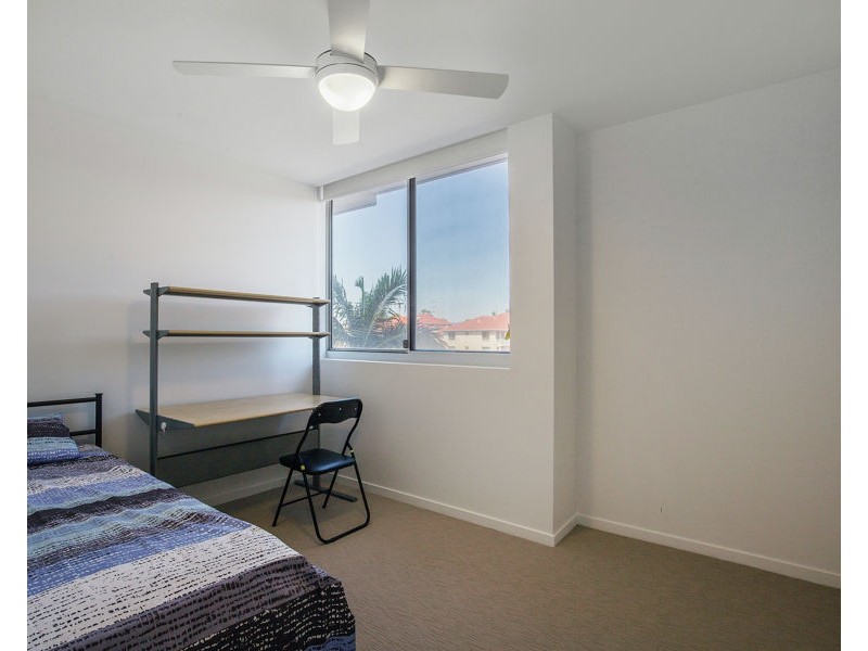 26 Spendelove Avenue, Southport QLD 4215