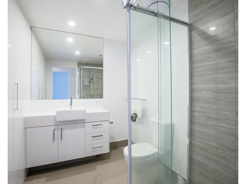 26 Spendelove Avenue, Southport QLD 4215