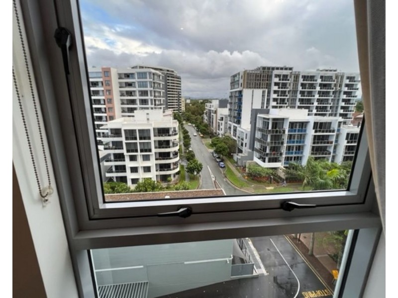 1002/4 Como Crescent, Southport QLD 4215