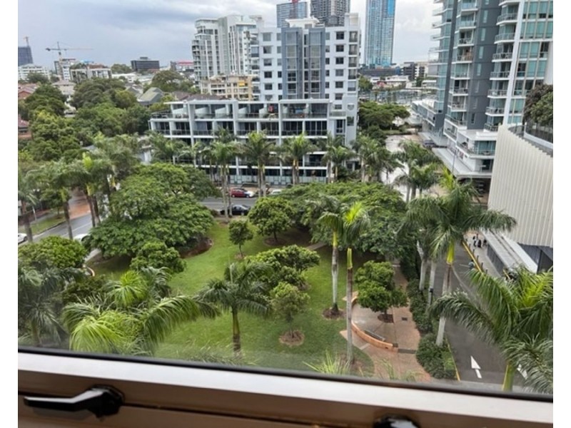 1002/4 Como Crescent, Southport QLD 4215