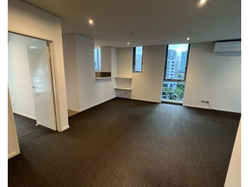 1002/4 Como Crescent, Southport QLD 4215