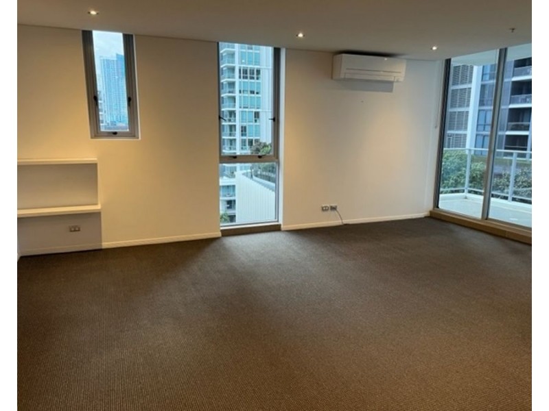 1002/4 Como Crescent, Southport QLD 4215