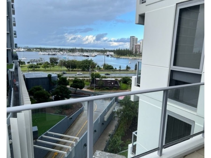 1002/4 Como Crescent, Southport QLD 4215
