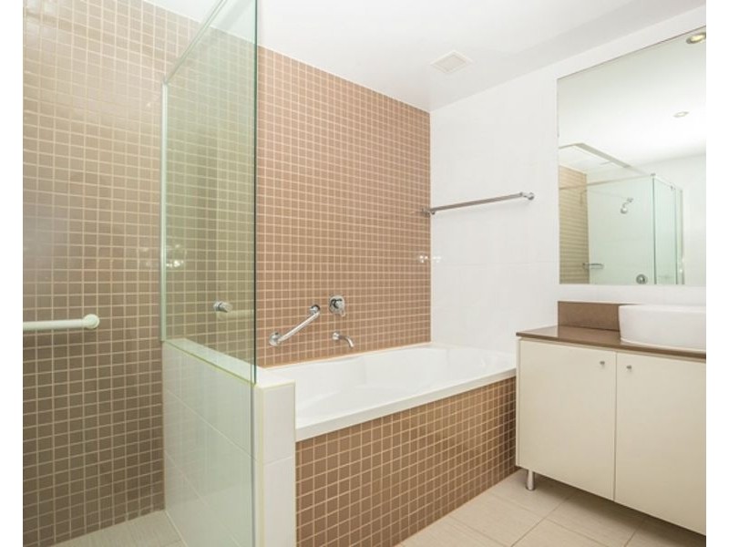 904/4 Como Crescent, Southport QLD 4215