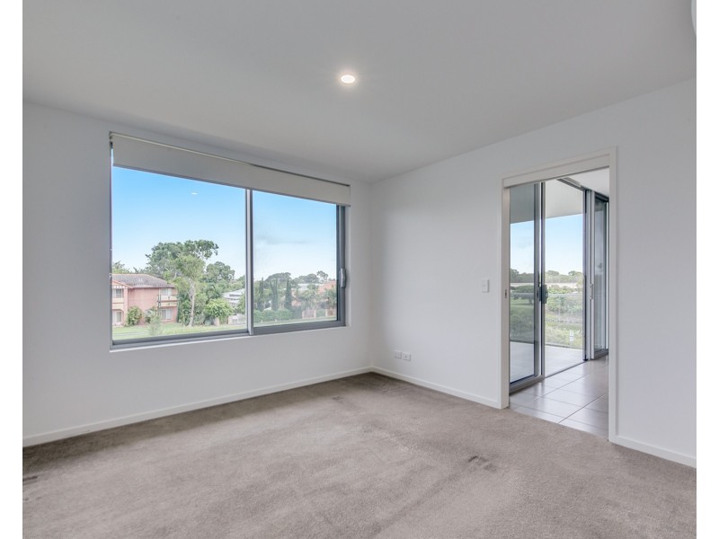 8 Waterford Court, Bundall QLD 4217