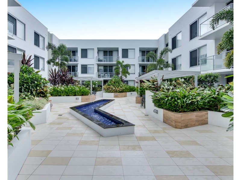 8 Waterford Court, Bundall QLD 4217