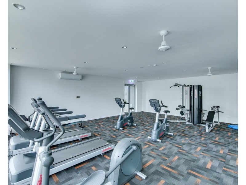 8 Waterford Court, Bundall QLD 4217