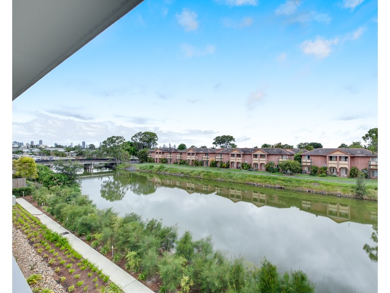 8 Waterford Court, Bundall QLD 4217