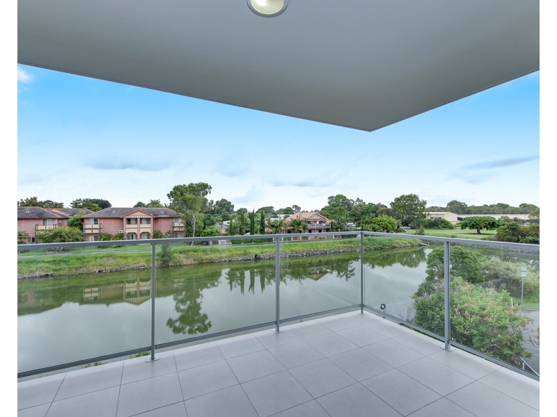 8 Waterford Court, Bundall QLD 4217