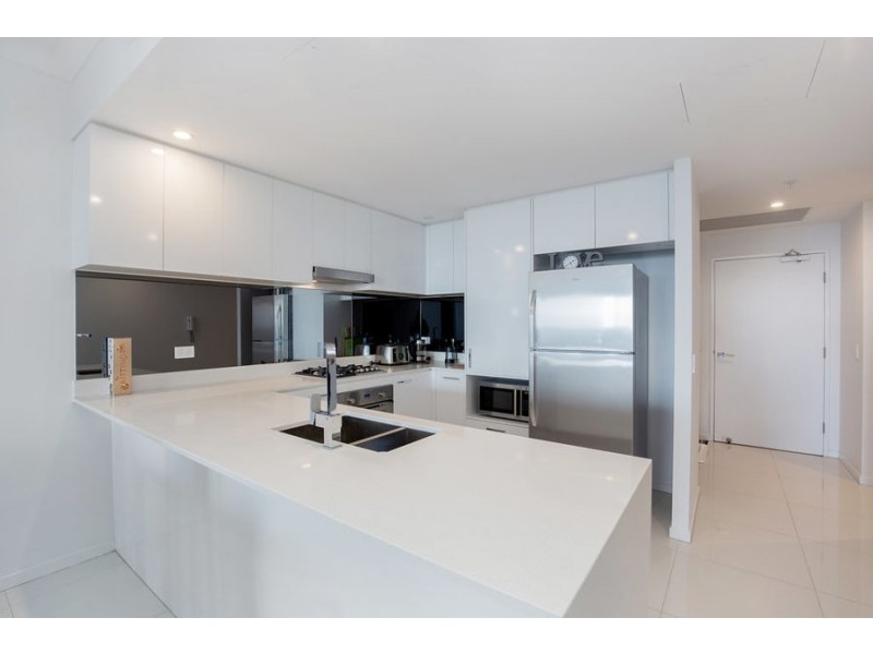 11102 Building 2, Waterpoint Residences, 5 Harbour side court, Biggera Waters QLD 4216