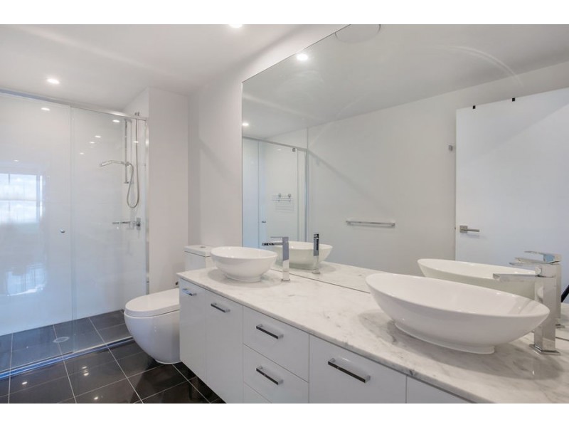 11102 Building 2, Waterpoint Residences, 5 Harbour side court, Biggera Waters QLD 4216